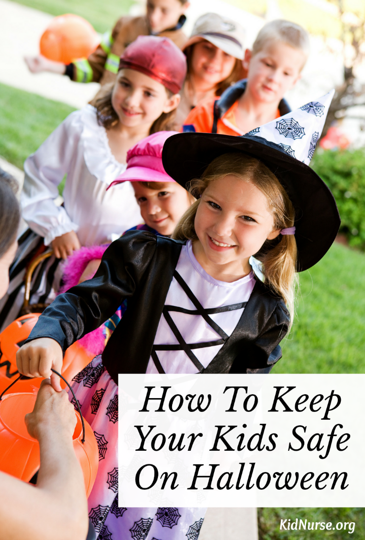 Halloween safety checklist to review as you get your kids ready for trick-or-treating.